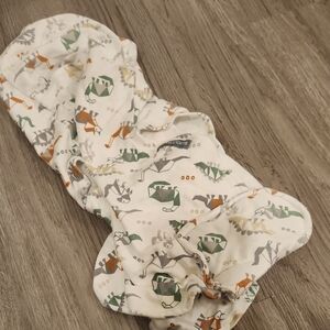 🐻 SwaddleMe Dinosaur Print Swaddle in Green and Gray